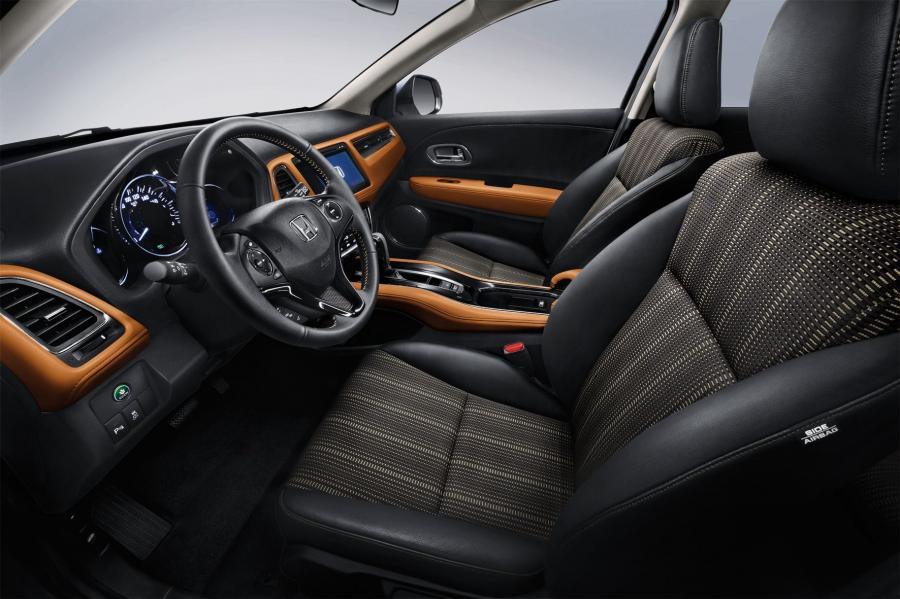 Интерьер Honda Vezel 2014 года  (CN) (фото 9 из 11)